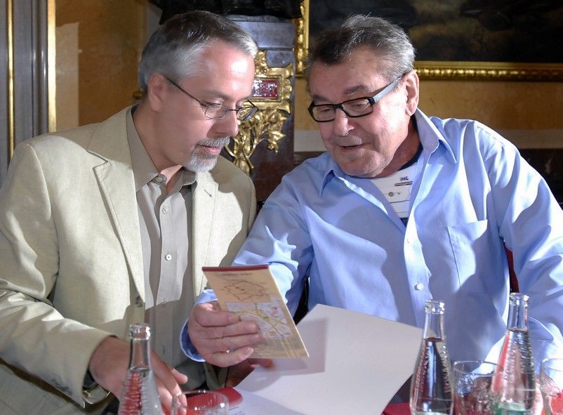 Dobře placená procházka - Tvůrci jazzové opery na tiskové konferenci