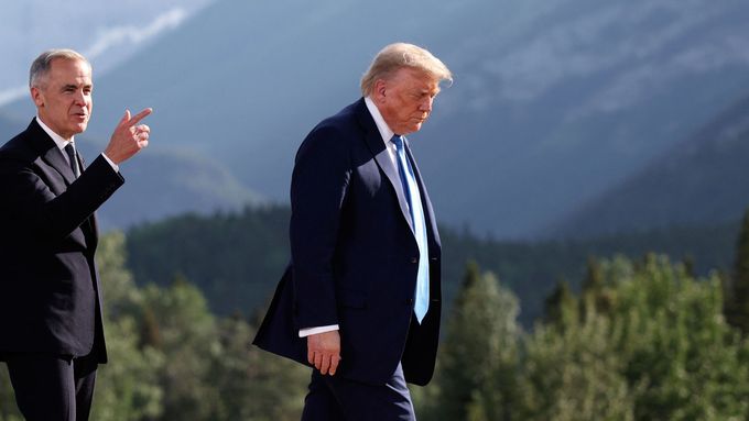 Kanadský premiér Mark Carrey a prezident USA Donald Trump na summitu G7.
