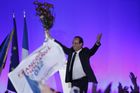 Hollande chce potrestat firmy, které budou propouštět