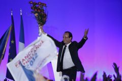 Francii povládne kritik tvrdých škrtů. Raduje se i ČSSD