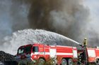 Na Písecku havarovala dodávka a hasičská cisterna, pět lidí se zranilo