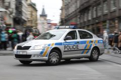Policie zasahuje na středočeské správě silnic, která čelí podezření z nekalých tendrů