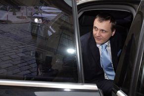 Bártovy Věci veřejné řešily, jak ven z krize
