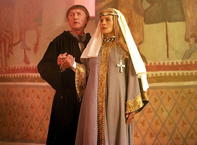 Jiří Adamíra jako poustevník Guntr a Jana Šulcová jako Juta ve filmu Oldřich a Božena.