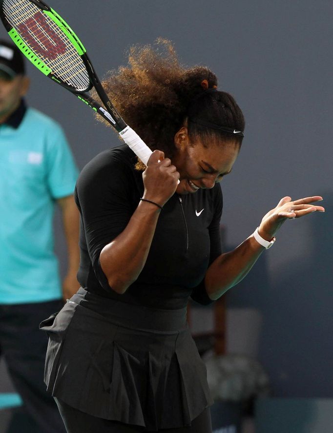 Serena Williamsová první duel po porodu prohrála.