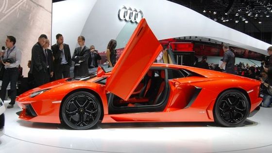 Lamborghini Aventador si zákazníci budou moci koupit v létě