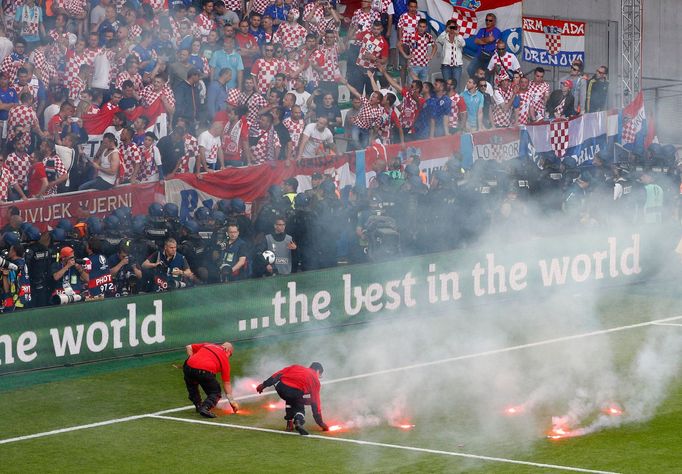 Euro 2016,Česko-Chorvatsko: výtržnosti chorvatský fanoušků