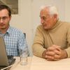 Milan Paumer s redaktorem Adamem Bartošem při online rozhovoru