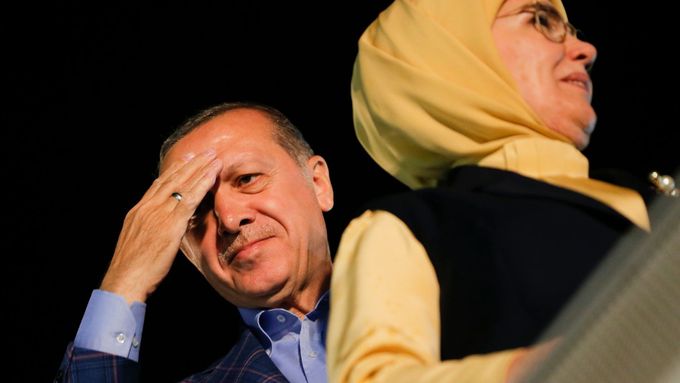 Prezident Erdogan s manželkou Emine, 16. dubna 2017.