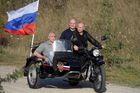 Putin daroval muži z Aljašky motorku. Stejnou značkou kdysi jel na okupovaný Krym