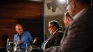 Šéfredaktor Aktuálně.cz Matyáš Zrno, europoslanec Alexandr Vondra, bývalý guvernér ČNB Miroslav Singer, analytik Hospodářských novin Martin Ehl