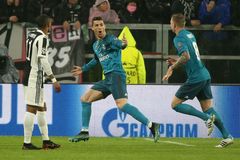 Ronaldova show. Jeho úchvatné nůžky nasměrovaly Real za postupem, Bayern otočil duel se Sevillou