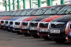 Nový podvod: Koupí auto na fakturu a na Slovensku je zastaví