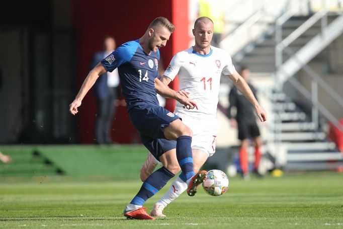 fotbal, Liga národů 2018/2019, Slovensko - Česko, Milan Škriniar a Michael Krmenčík