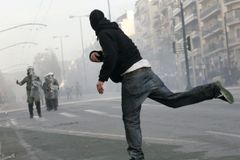 Řecko: Smrt mladíka byla nehoda. Padne i přesto vláda?