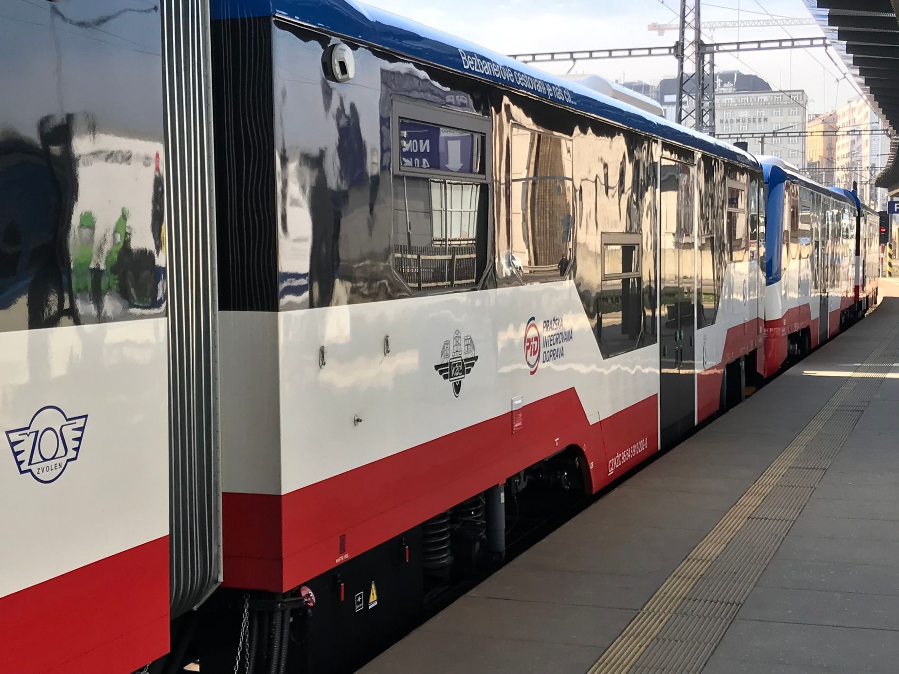 Mravenci na trati. Nové modernizované soupravy ze Slovenska - ŽOS Trnava