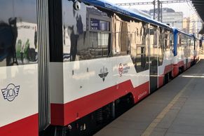 Nové částečně nízkopodlažní motorové vozy řady 813 ze Slovenska