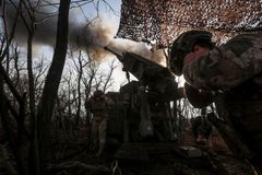 Ukrajinci mohutně zaútočili na ruské cíle. Trefili i ropnou plošinu v Kaspickém moři