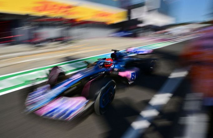 Esteban Ocon v Alpine během kvalifikace na VC Maďarska 2023