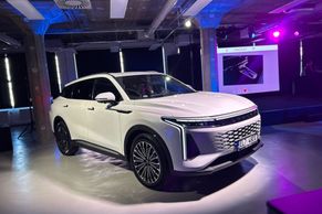 Špičková výbava a výkon, který konkurence nemá. Čínské SUV to mít přesto lehké nebude