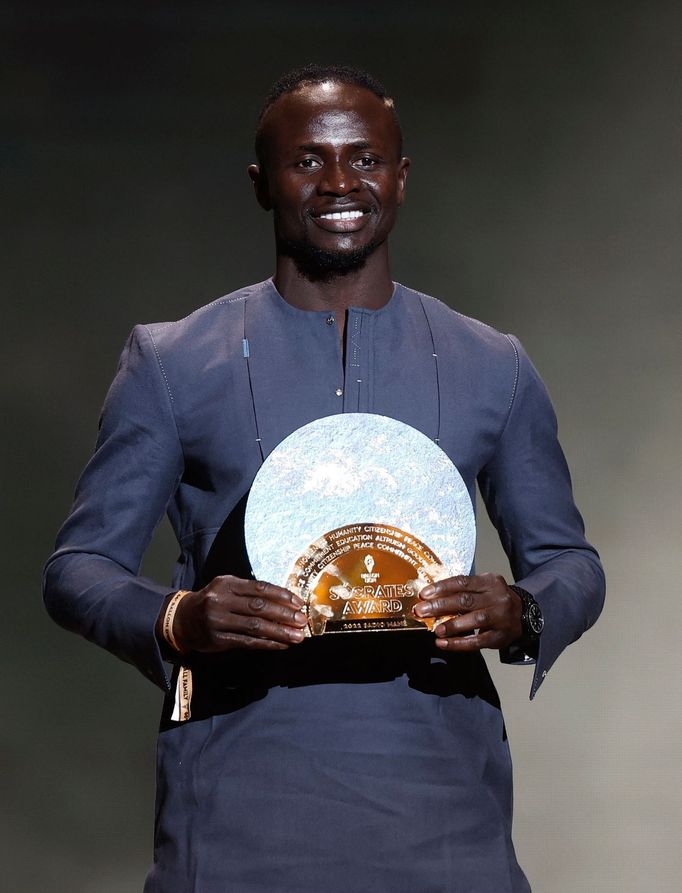 Zlatý míč 2022: Sadio Mané (Bayern Mnichov) se Sókratovou trofejí