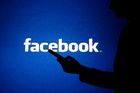 Facebook bojuje proti šíření dezinformací, představil nové nástroje
