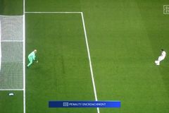 "Kolářovka" v Paříži. Na pohyb o centimetry doplatil při penaltě i slavný brankář PSG