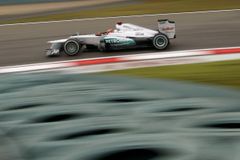 Formule v Číně: Tréninku vévodil veterán Schumacher
