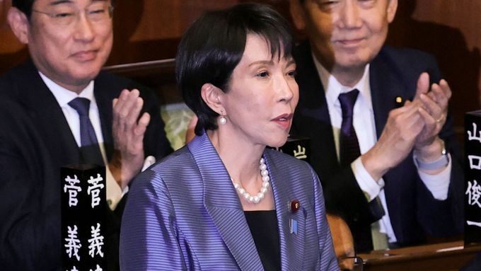 Sanae Takaičiová krátce po svém zvolení historicky první premiérkou v dějinách Japonska.