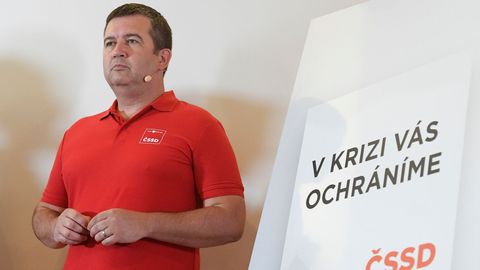 Jan Hamáček obhájil post předsedy ČSSD. Čeká nás tvrdá práce, říká