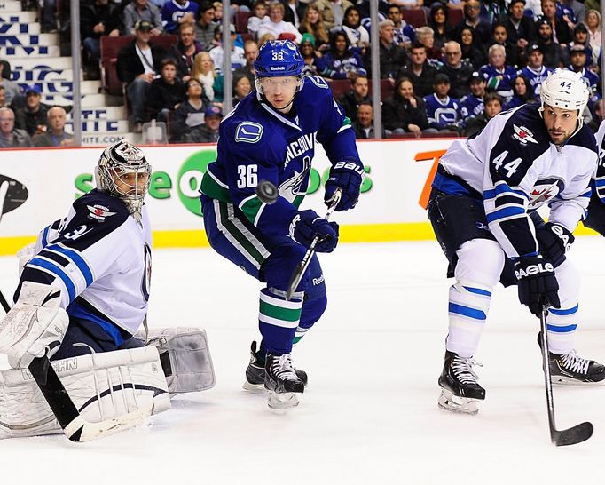 NHL: Winnipeg Jets vs Vancouver Canucks (Pavelec, Hansen, Bogosian)