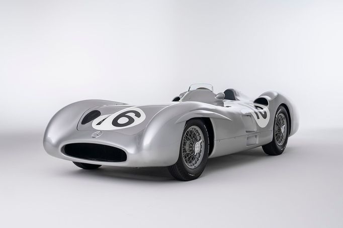 Mercedes-Benz W 196 R Streamliner svým neotřelým designem předešel svoji dobu