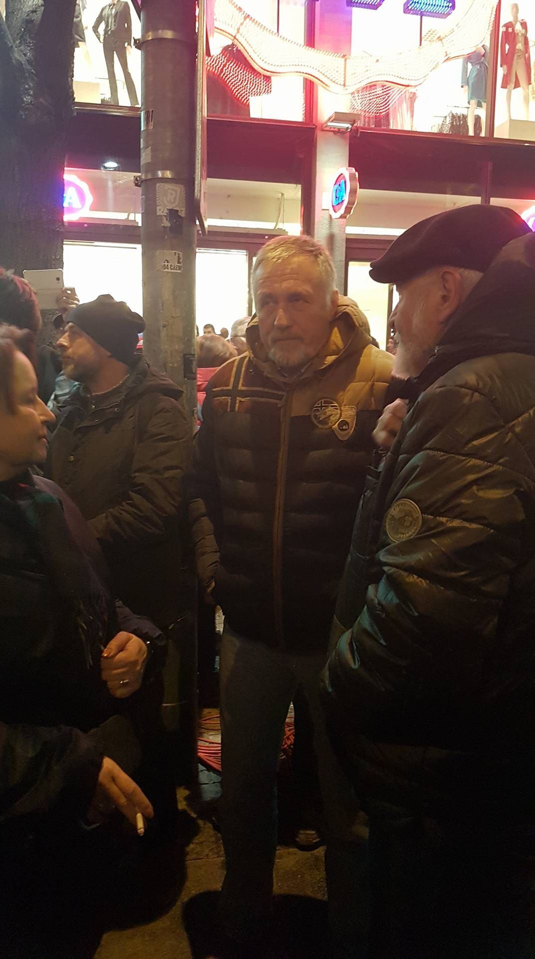 Expremiér Mirek Topolánek na pražské demonstraci proti Zdeňku Ondráčkovi