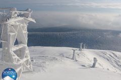 Mráz v Česku nepolevuje. Trápí silničáře, nemohou solit