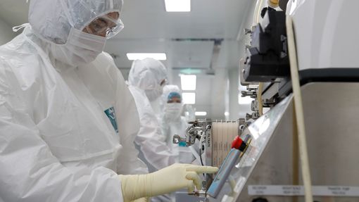 Ruští vědci, kteří pracují na vakcíně proti koronaviru.