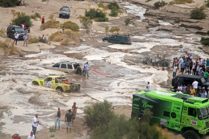 Rallye Dakar, 11. etapa: auta ve vodě, Martin Kolomý