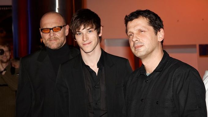 Režisér Peter Webber, hlavní hrdina Gaspard Ulliel a komparsista Marek Vašut na premiéře filmu Hannibal - Zrození.