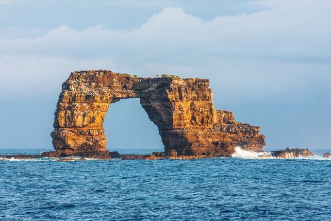 Darwinův oblouk, Galapágy. Archivní foto.