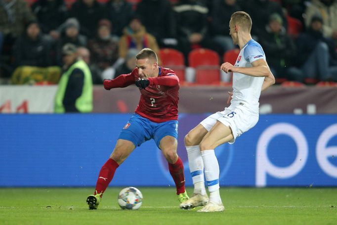 Pavel Kadeřábek v zápase Ligy národů Česko - Slovensko.