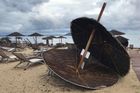 Lidé, kteří na Chalkidiki trávili začátek prázdnin, prudkou změnu počasí nečekali. "Přišlo to doslova zničehonic," popsala britské stanici BBC Emily Kishtoová, která byla osudný den na večírku s rodinou na jedné z pláží.