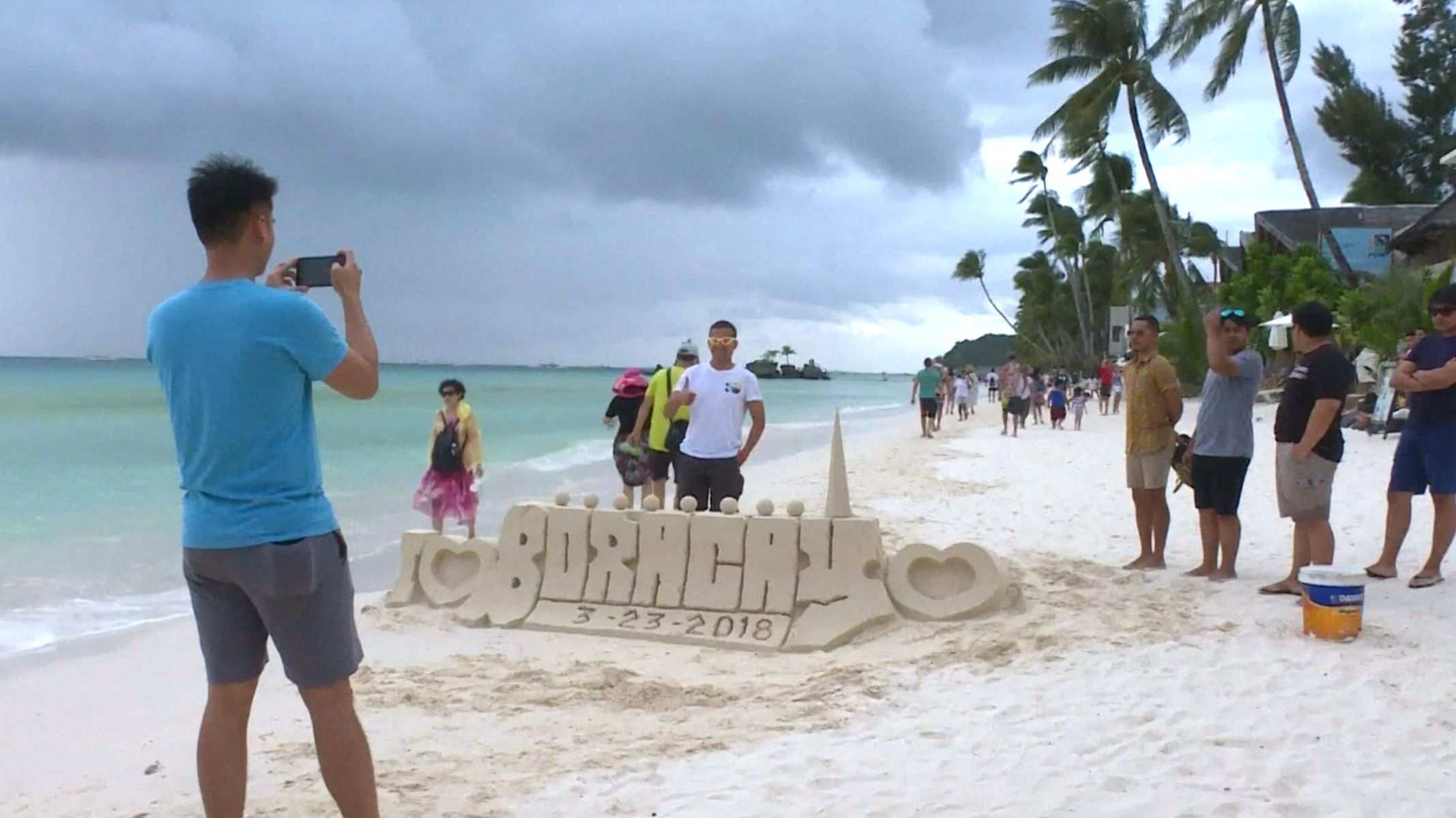 Oblíbený filipínský ostrov Boracay bude pro turisty na šest měsíců uzavřen