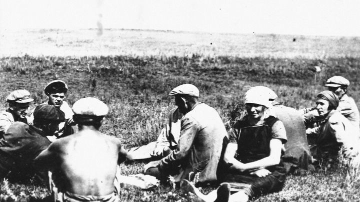 Foto: Jak Čechoslováci překonali drsné podmínky. V zapadlé stepi vybudovali komunu; Zdroj foto: Archiv Štěpána Černouška / Gulag.cz