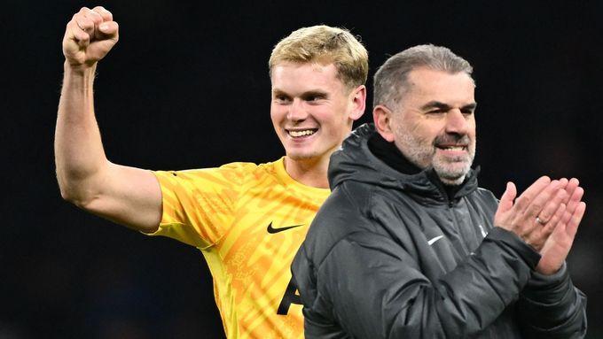 Antonín Kinský a manažer Ange Postecoglou