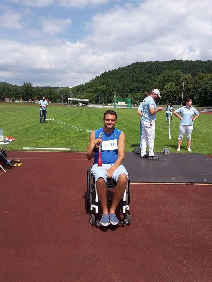 Muž roku 2009 tvrdě trénuje hod kuželkou - právě s touto disciplínou by chtěl na paralympijské hry.