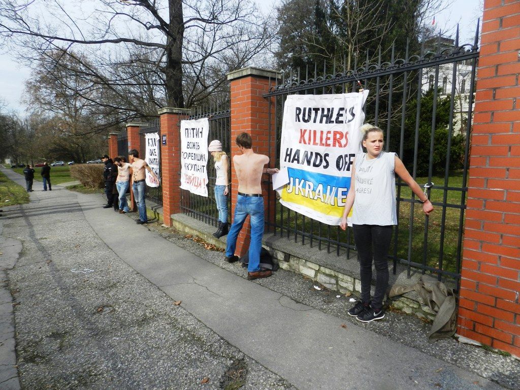 Protest před ruskou ambasádou