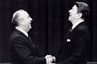 Gorbačov nabízel Západu usmíření. V zahraničí si vydobyl slávu, doma byl neoblíbený