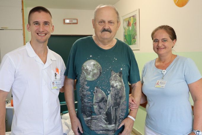 Primář Geriatrického centra Pardubické nemocnice Vojtěch Mezera (zleva), Ilja Driženko a lékařka kardiologického oddělení Pardubické nemocnice Alena Staňková.