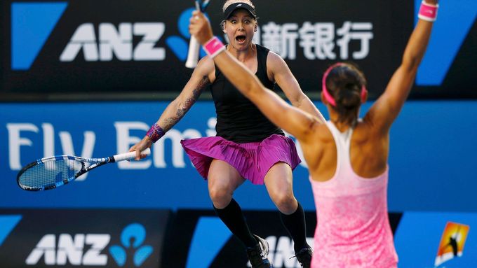 Šafářová a Matteková-Sandsová slaví titul na Australian Open 2015