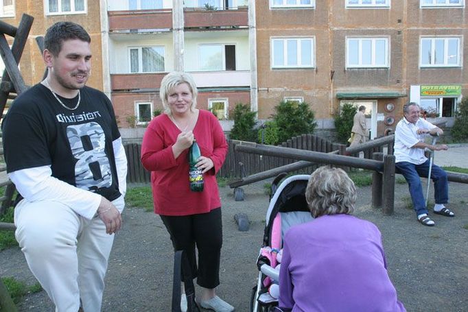 Habartovští se na jezero těší."Parníky, rekreace, jo, to bude veliké," pochvaluje si plány Luboš Žoldán