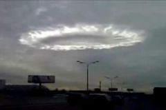 Tajemné světlo nad Moskvou. Lidé se báli UFO